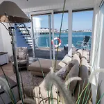 Дом отдыха Schwimmendes Antares One By Seeblick Ferien Oro, Rundum Wasser, Sauna Ольпениц