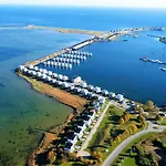 Дом отдыха Schwimmendes Antares One By Seeblick Ferien Oro, Rundum Wasser, Sauna *