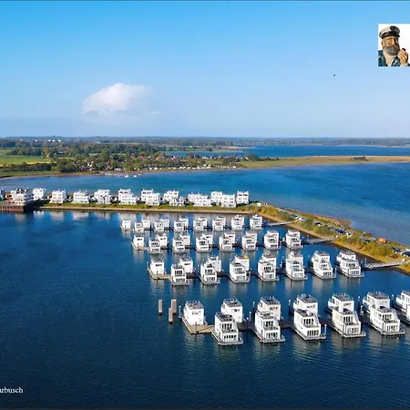 Schwimmendes Antares One By Seeblick Ferien Oro, Rundum Wasser, Sauna בית נופש *