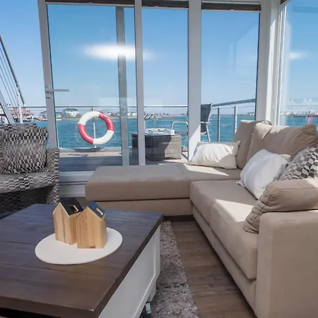 Schwimmendes Antares One By Seeblick Ferien Oro, Rundum Wasser, Sauna *