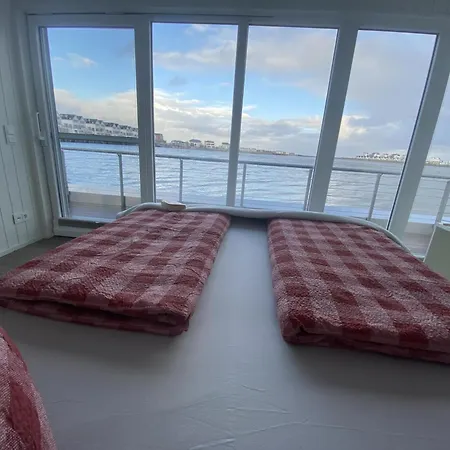 Schwimmendes Antares One By Seeblick Ferien Oro, Rundum Wasser, Sauna * Olpenitz