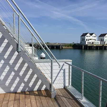 Schwimmendes Antares One By Seeblick Ferien Oro, Rundum Wasser, Sauna