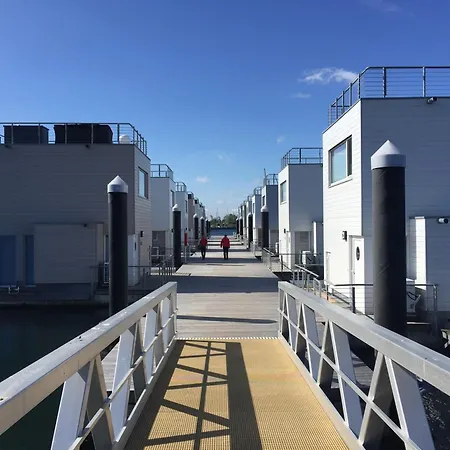 Schwimmendes Antares One By Seeblick Ferien Oro, Rundum Wasser, Sauna Dom wakacyjny