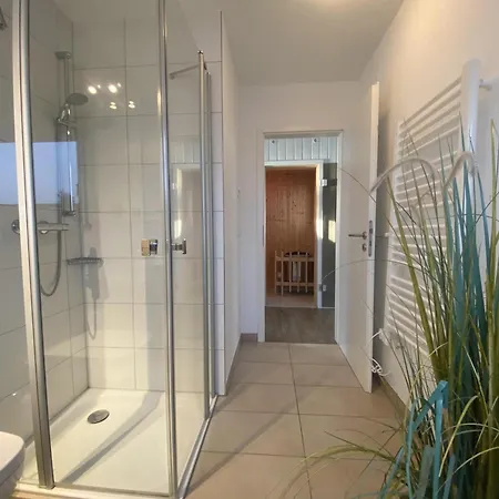 Schwimmendes Antares One By Seeblick Ferien Oro, Rundum Wasser, Sauna