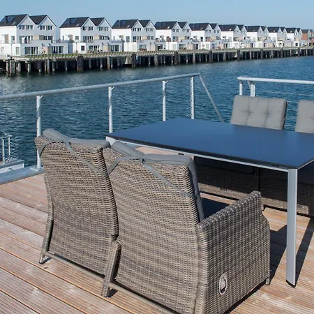 Dom wakacyjny Schwimmendes Antares One By Seeblick Ferien Oro, Rundum Wasser, Sauna Olpenitz